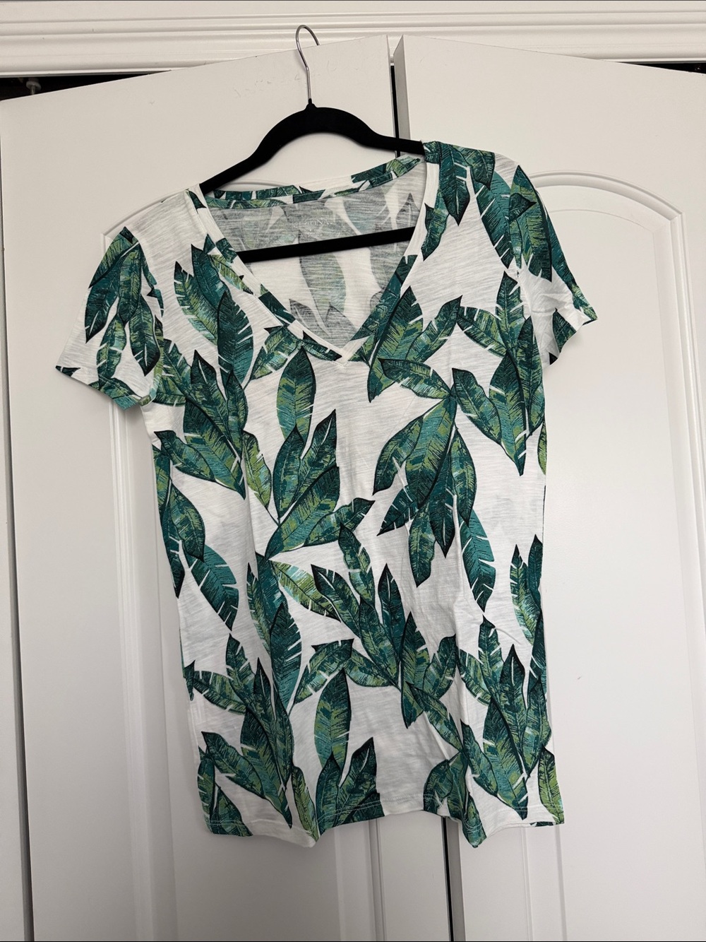 Merona White V-Neck Tee with Green Leaf Print